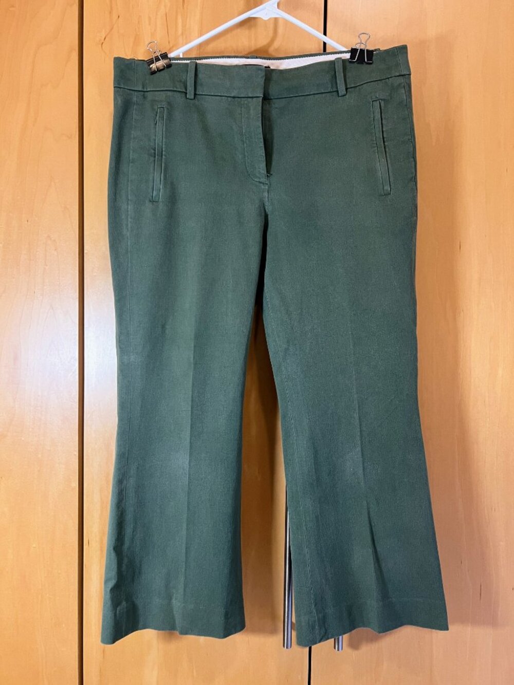 J.Crew green cropped pant with flare, vertical slash pockets, size 8, EUC
